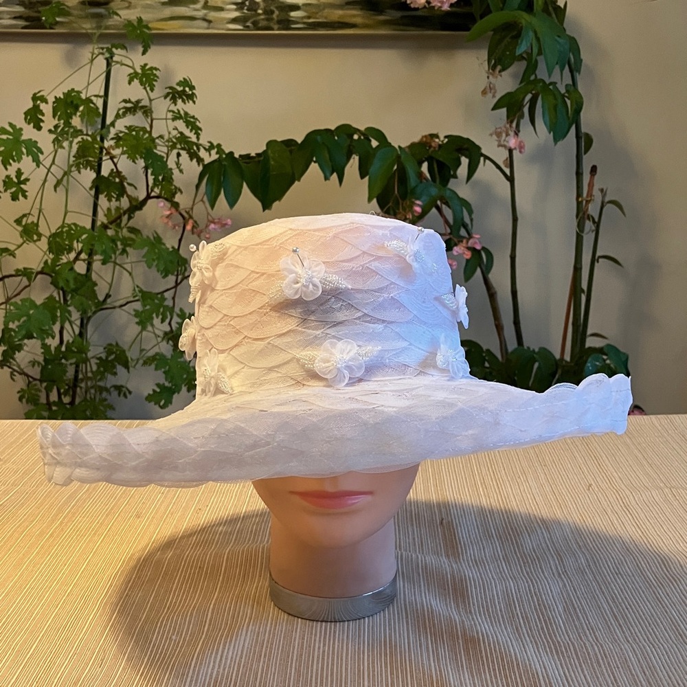 Elegant White Beaded Floral Women's Hat
